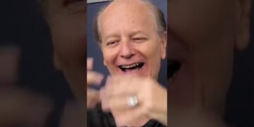 RISADA DO CORINGA NA VERSÃO DUBLADA