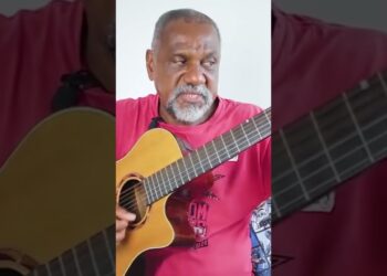 Conheça o cantor de Amigo Estou Aqui