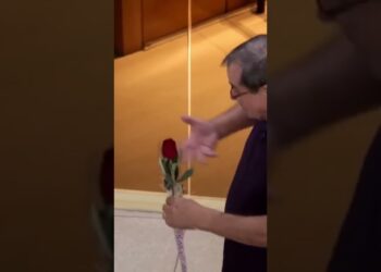 Júlio Chaves foi homenageado no Dia do Dublador, relembre