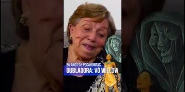 DUBLADORA VETERANA CANTANDO